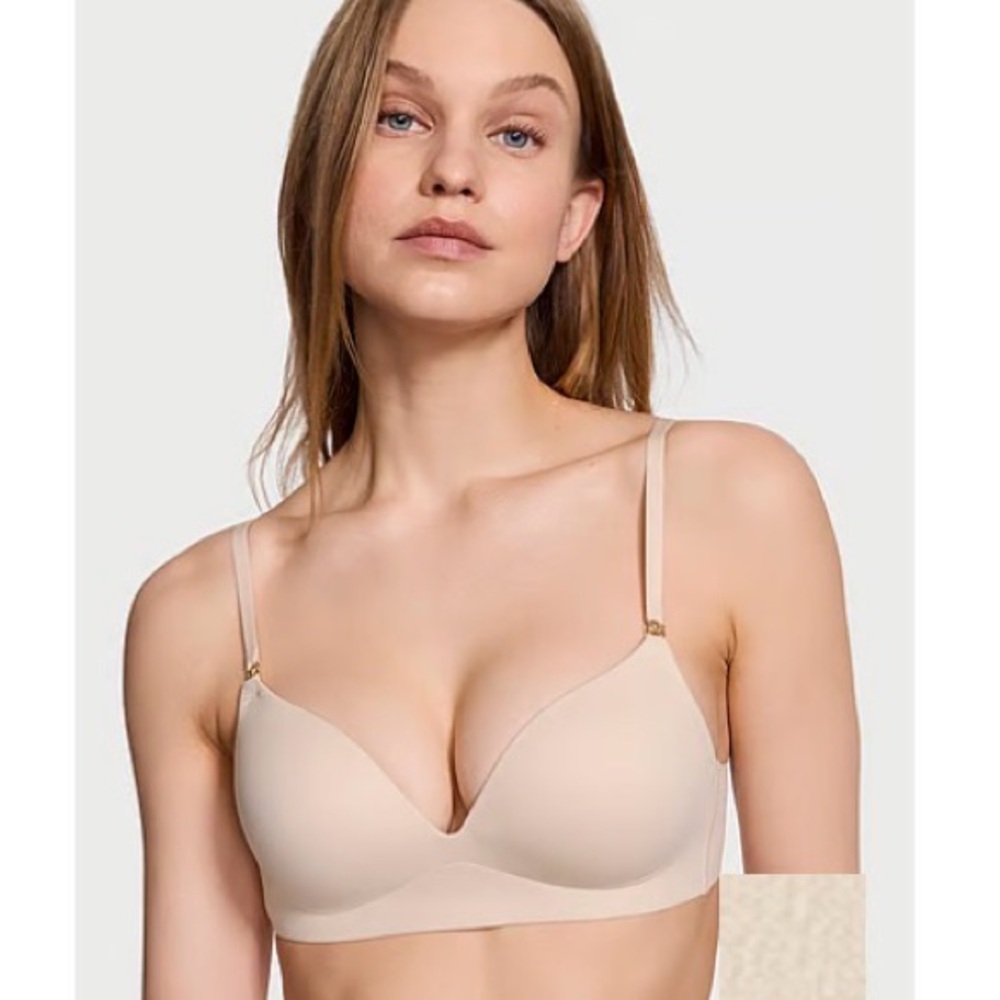 Victoria's Secret-LOVE CLOUD- Smooth Wireless Push-Up Plunge Bra
